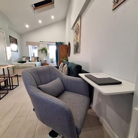New, Stylish Studio Flat With Private Patio And Free On-Street Parking Check Out At 11Am Bournemouth Kültér fotó