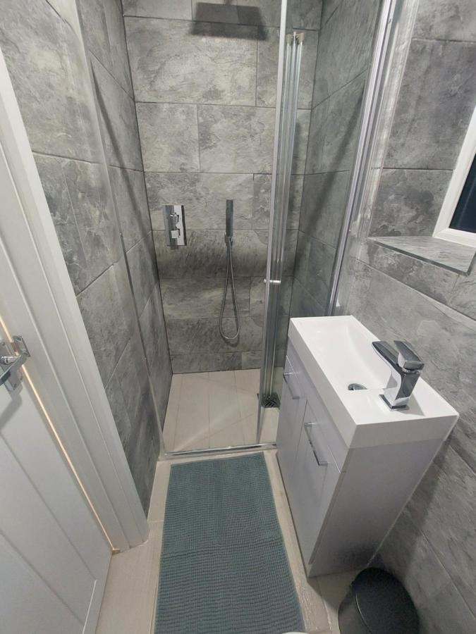 New, Stylish Studio Flat With Private Patio And Free On-Street Parking Check Out At 11Am Bournemouth Kültér fotó