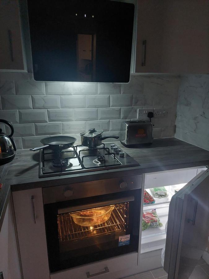 New, Stylish Studio Flat With Private Patio And Free On-Street Parking Check Out At 11Am Bournemouth Kültér fotó