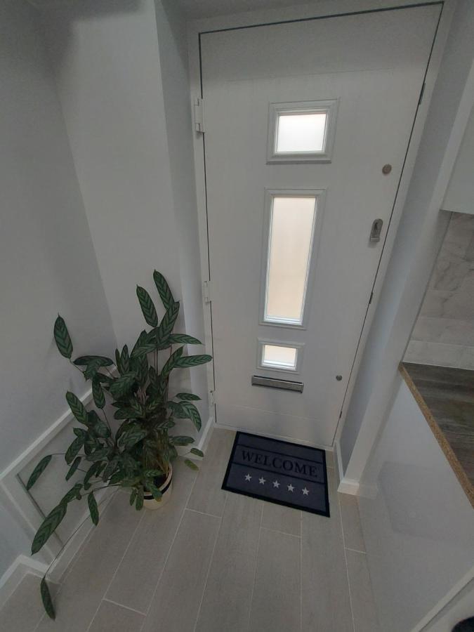 New, Stylish Studio Flat With Private Patio And Free On-Street Parking Check Out At 11Am Bournemouth Kültér fotó
