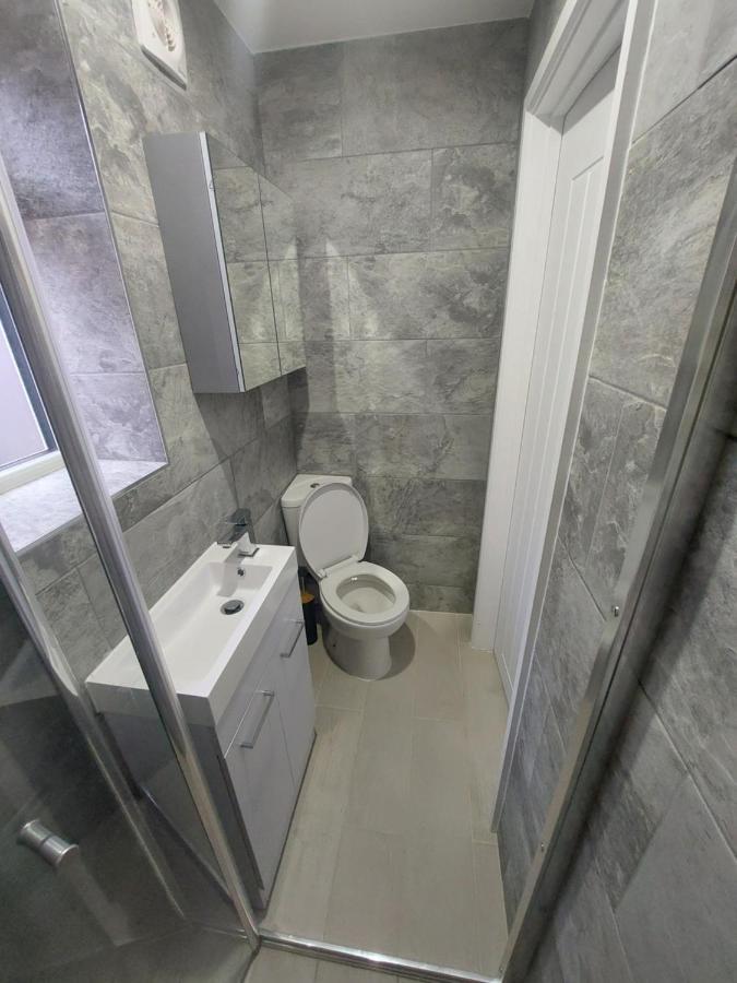 New, Stylish Studio Flat With Private Patio And Free On-Street Parking Check Out At 11Am Bournemouth Kültér fotó