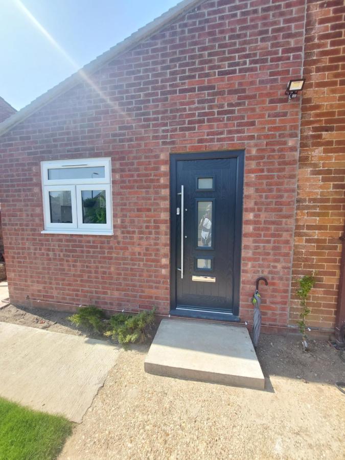 New, Stylish Studio Flat With Private Patio And Free On-Street Parking Check Out At 11Am Bournemouth Kültér fotó