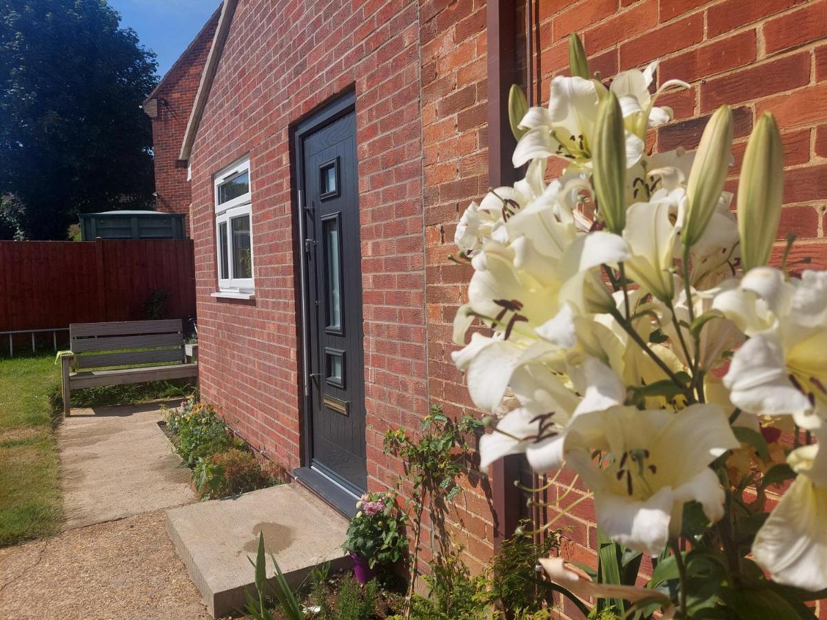 New, Stylish Studio Flat With Private Patio And Free On-Street Parking Check Out At 11Am Bournemouth Kültér fotó