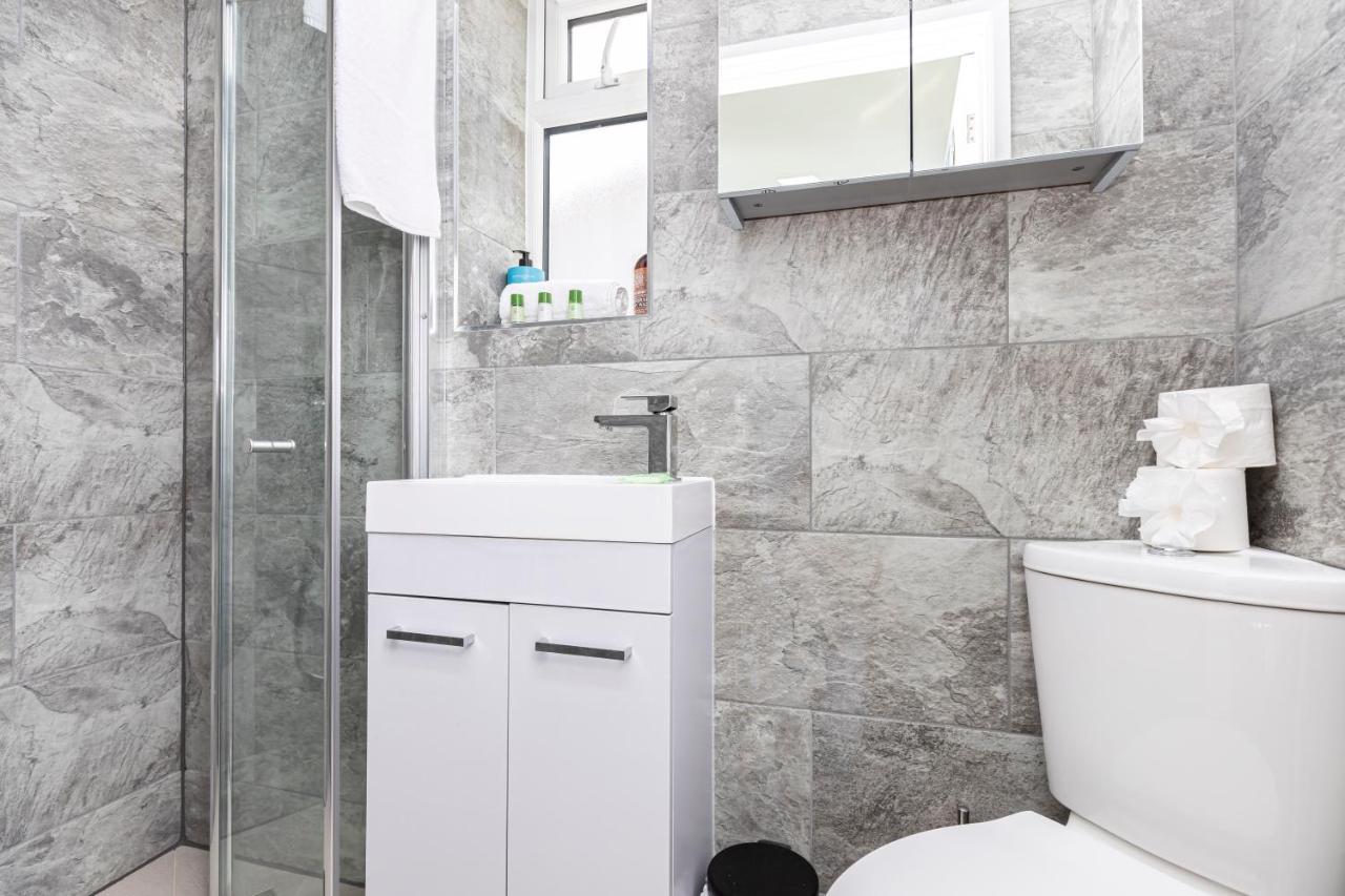 New, Stylish Studio Flat With Private Patio And Free On-Street Parking Check Out At 11Am Bournemouth Kültér fotó