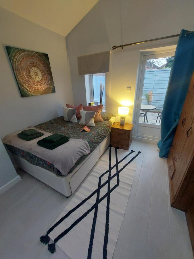 New, Stylish Studio Flat With Private Patio And Free On-Street Parking Check Out At 11Am Bournemouth Kültér fotó