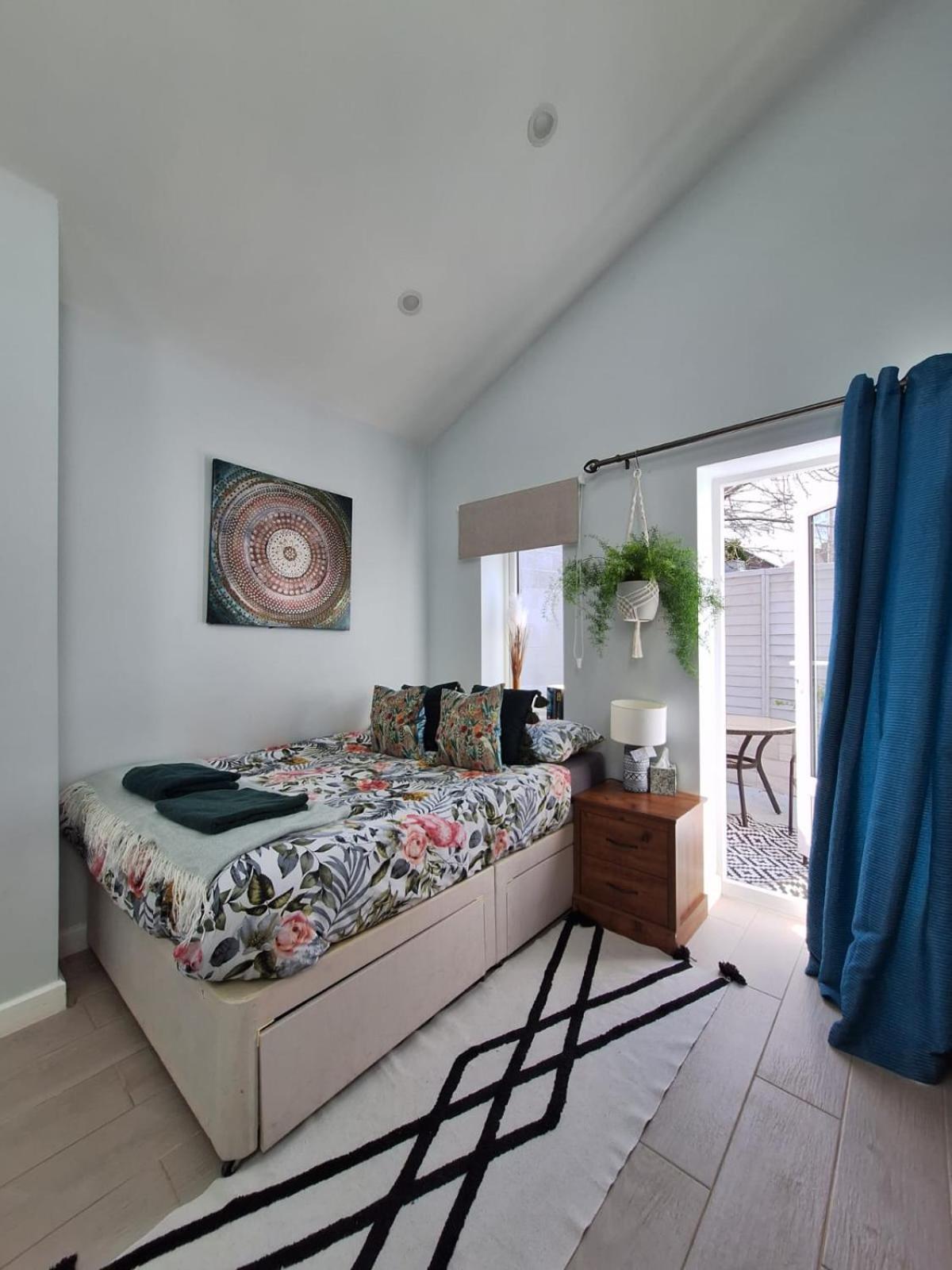 New, Stylish Studio Flat With Private Patio And Free On-Street Parking Check Out At 11Am Bournemouth Kültér fotó