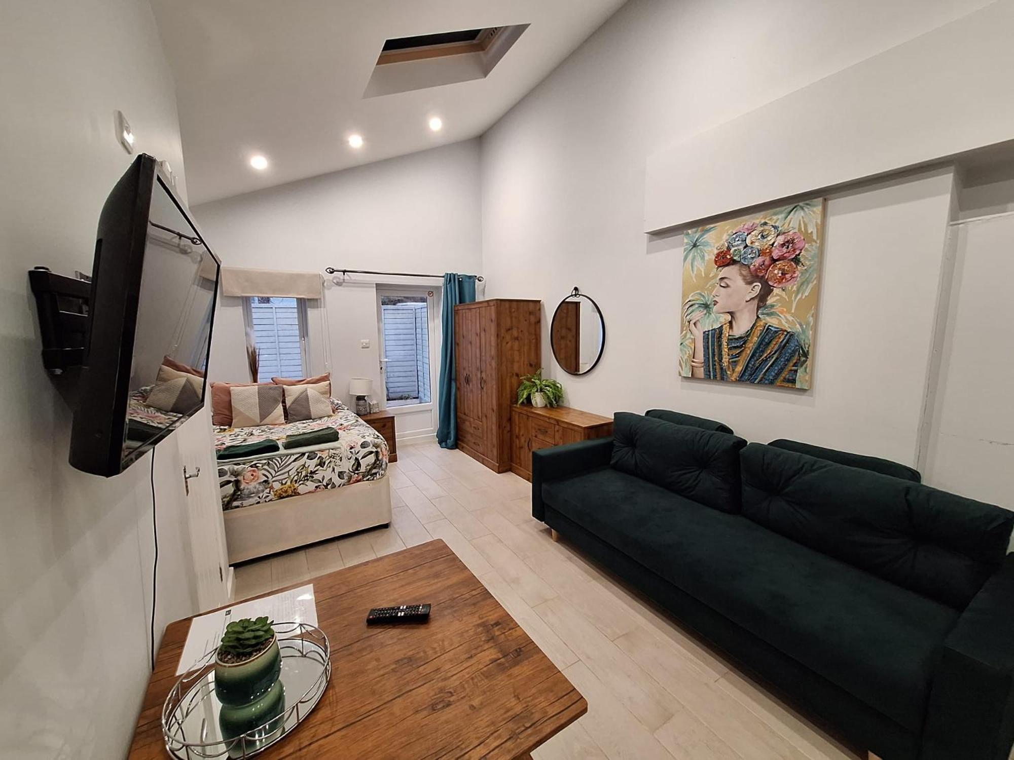 New, Stylish Studio Flat With Private Patio And Free On-Street Parking Check Out At 11Am Bournemouth Kültér fotó