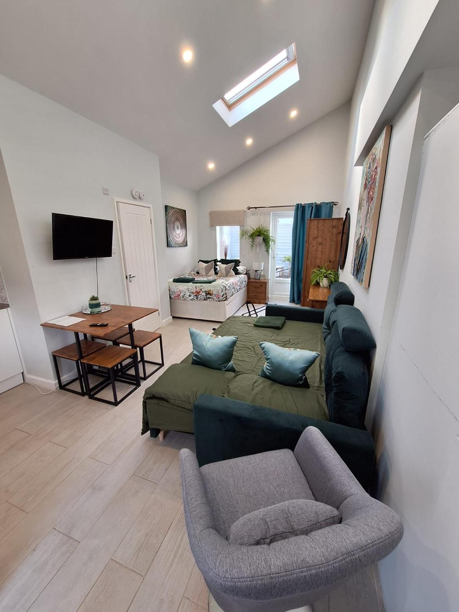 New, Stylish Studio Flat With Private Patio And Free On-Street Parking Check Out At 11Am Bournemouth Kültér fotó
