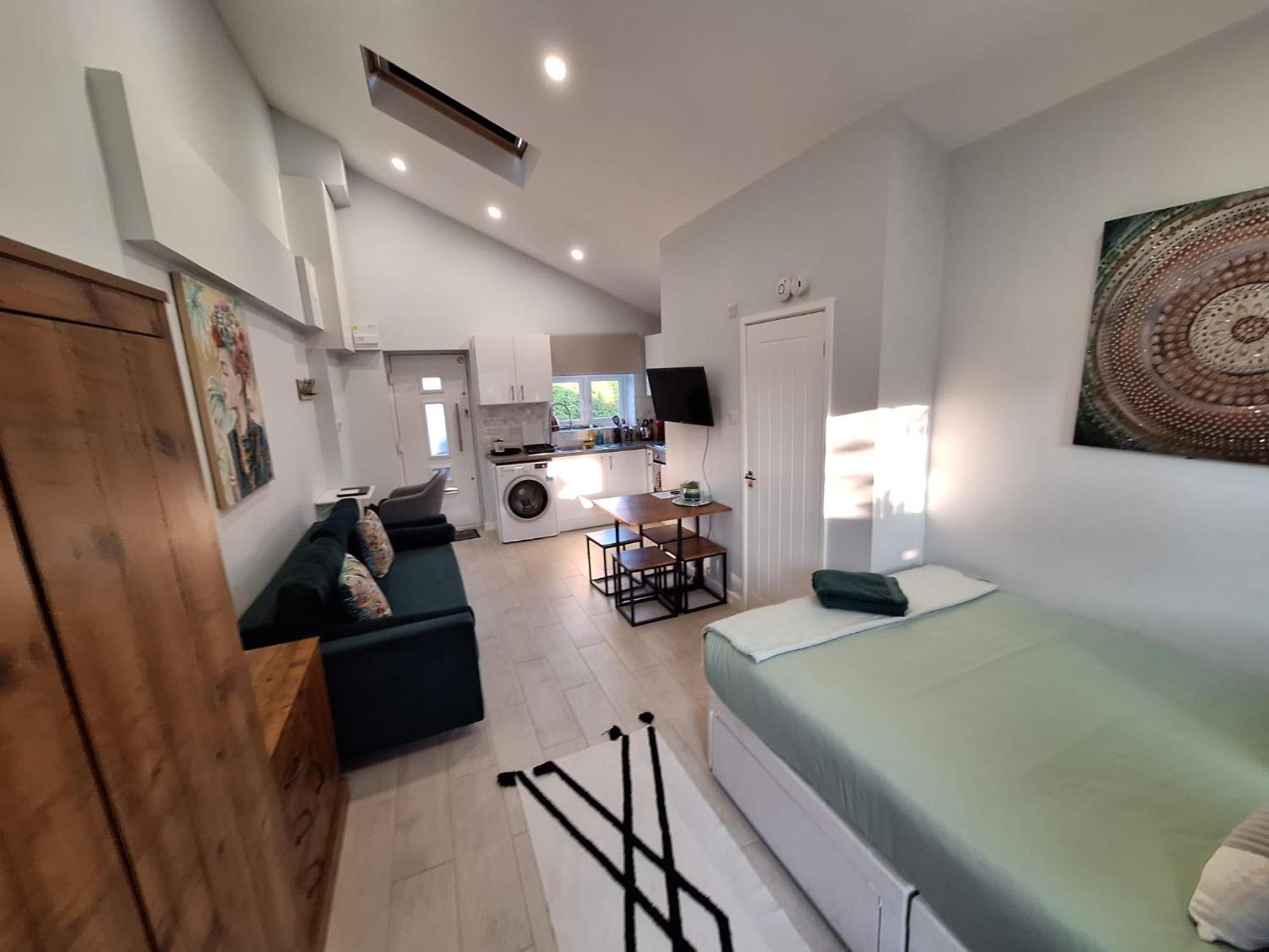 New, Stylish Studio Flat With Private Patio And Free On-Street Parking Check Out At 11Am Bournemouth Kültér fotó