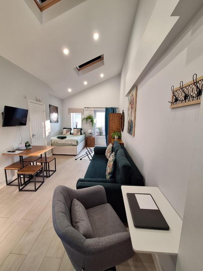 New, Stylish Studio Flat With Private Patio And Free On-Street Parking Check Out At 11Am Bournemouth Kültér fotó