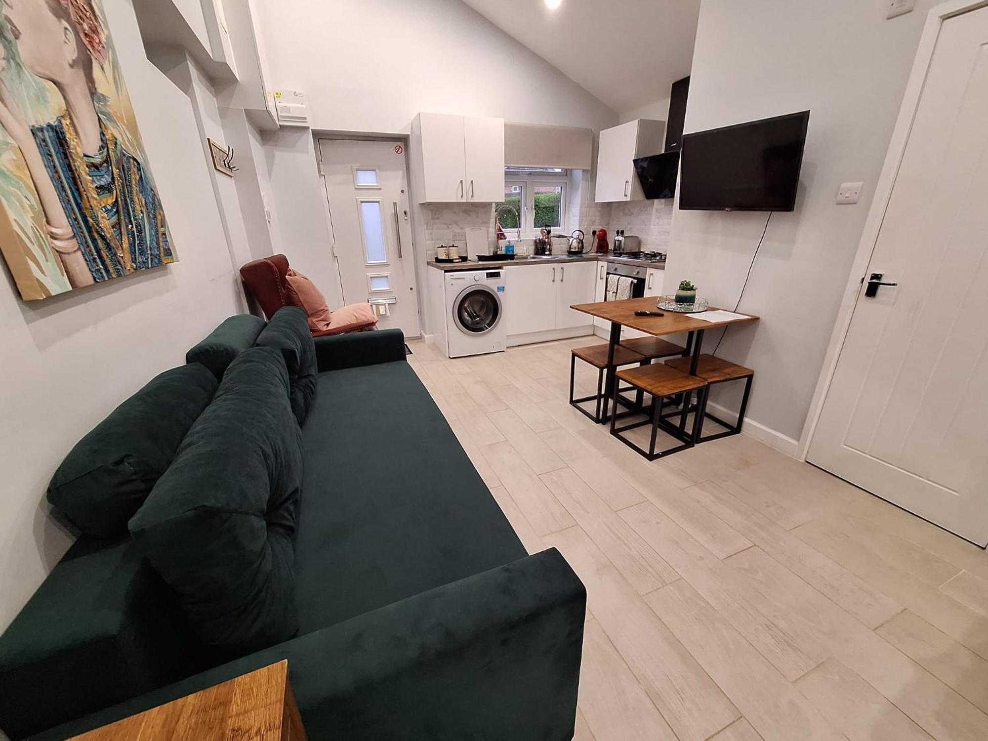 New, Stylish Studio Flat With Private Patio And Free On-Street Parking Check Out At 11Am Bournemouth Szoba fotó
